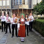 Die Formation «Bagri» vor dem ethnografischen Museum in Plovdiv