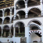 ...historische Sehenswürdigkeiten wie das aufwändig restaurierte Rila-Kloster...